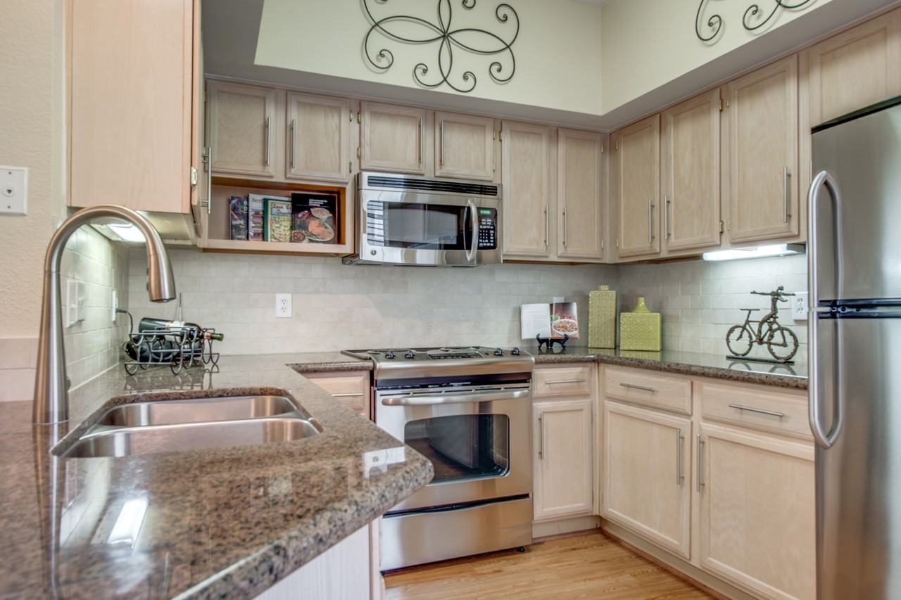 Park on Memorial - Photo 3 of 24