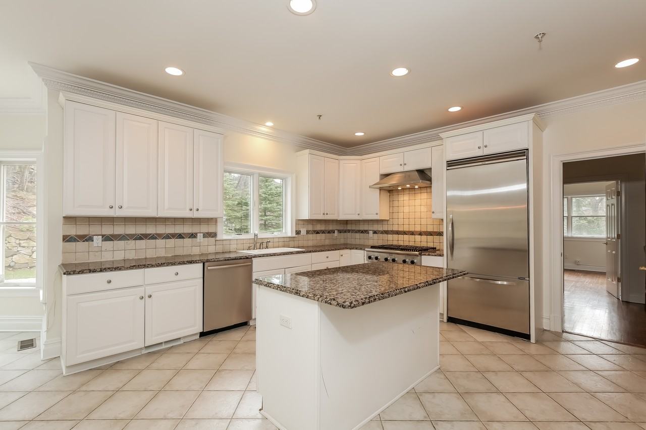 180 Taxter Rd - Photo 3 of 22