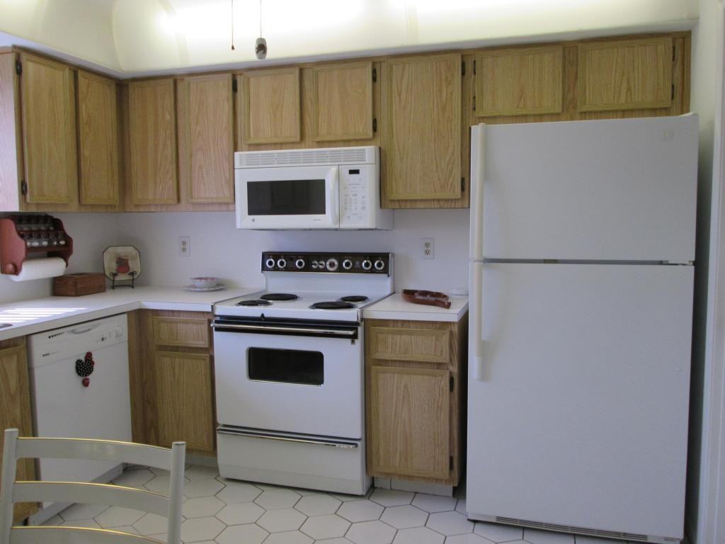 4380 Pear Tree Cir #A - Photo 3 of 10