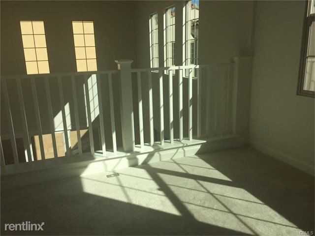 115 Barrington Ct - Photo 3 of 13