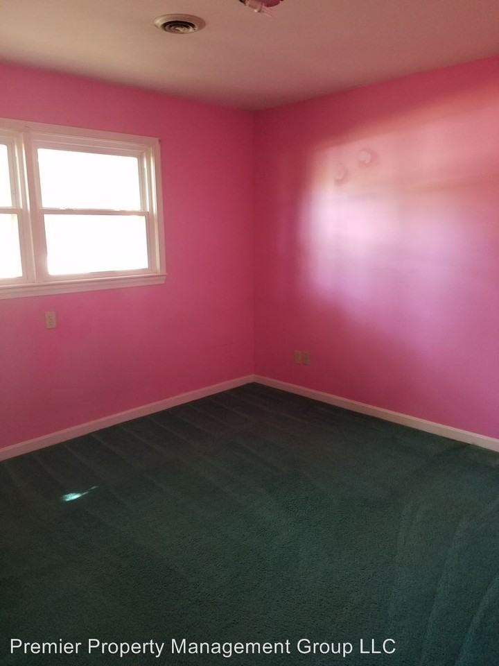 15397 Delaware Dr - Photo 2 of 12