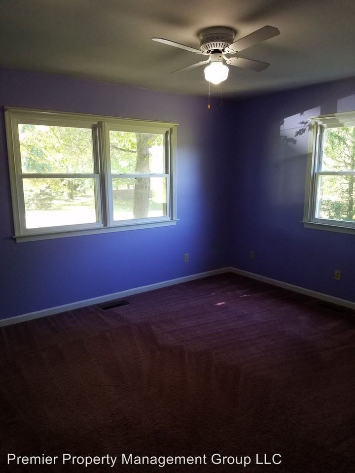 15397 Delaware Dr - Photo 3 of 12