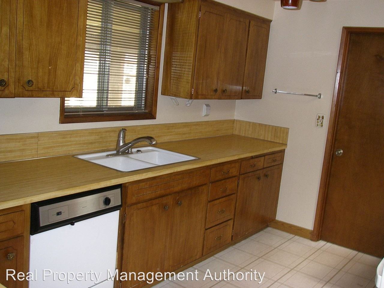1018 NE 87th Ave - Photo 3 of 5