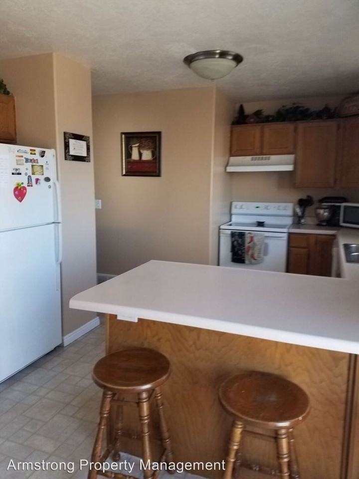 754 1370 W - Photo 3 of 14