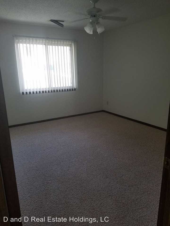 4621 Vasey Ave - Photo 3 of 5