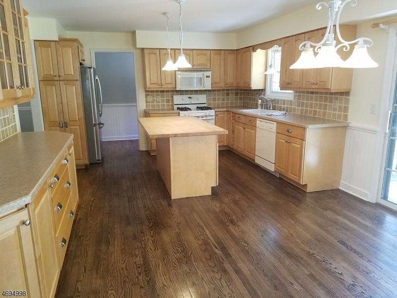 215 Mountain Rd - Photo 2 of 20