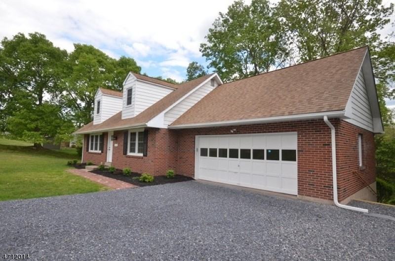 132 Hillcrest Dr - Photo 2 of 18