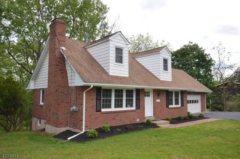 132 Hillcrest Dr - Photo 3 of 18