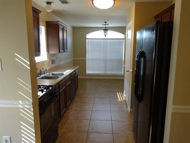 1127 Chase Park Dr - Photo 3 of 11
