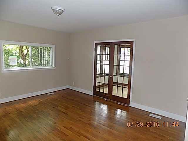 643 Jackson Ave - Photo 2 of 7
