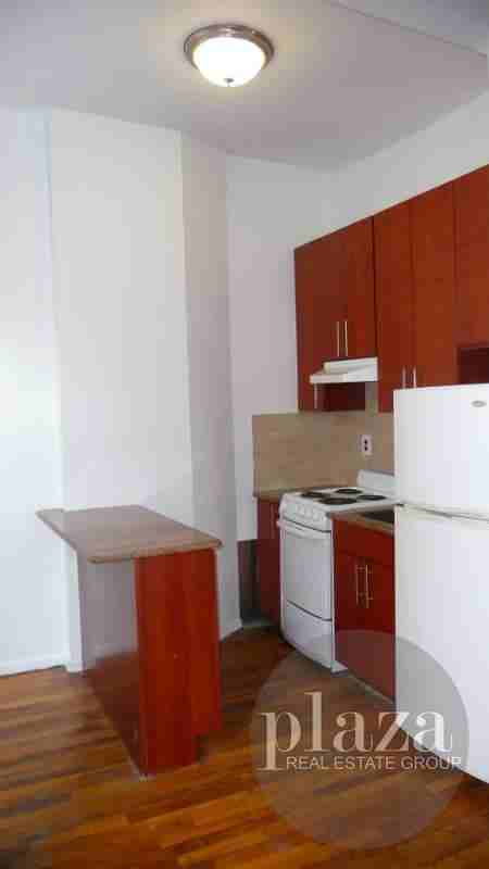 882 Lexington Ave #1B - Photo 2 of 6