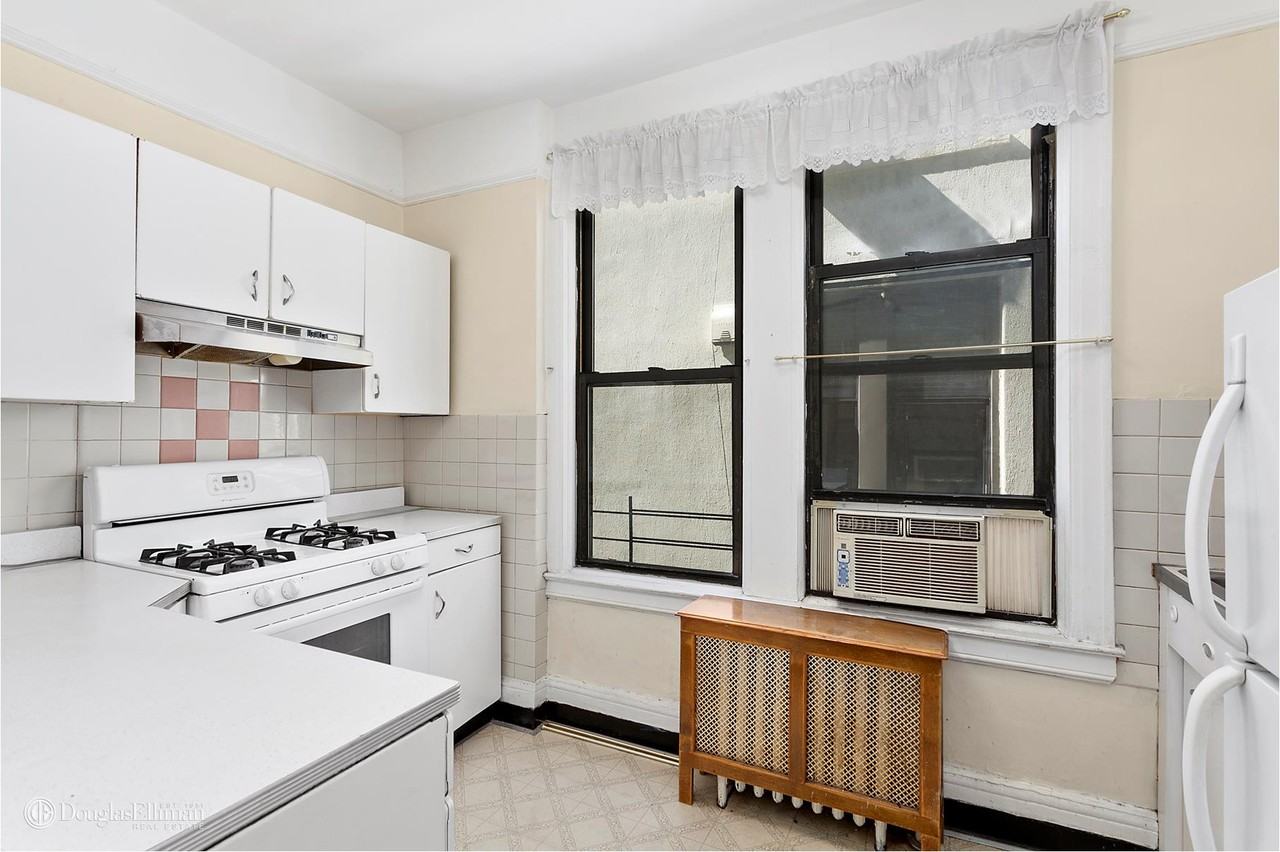 31-53 33rd St #2R - Photo 2 of 4