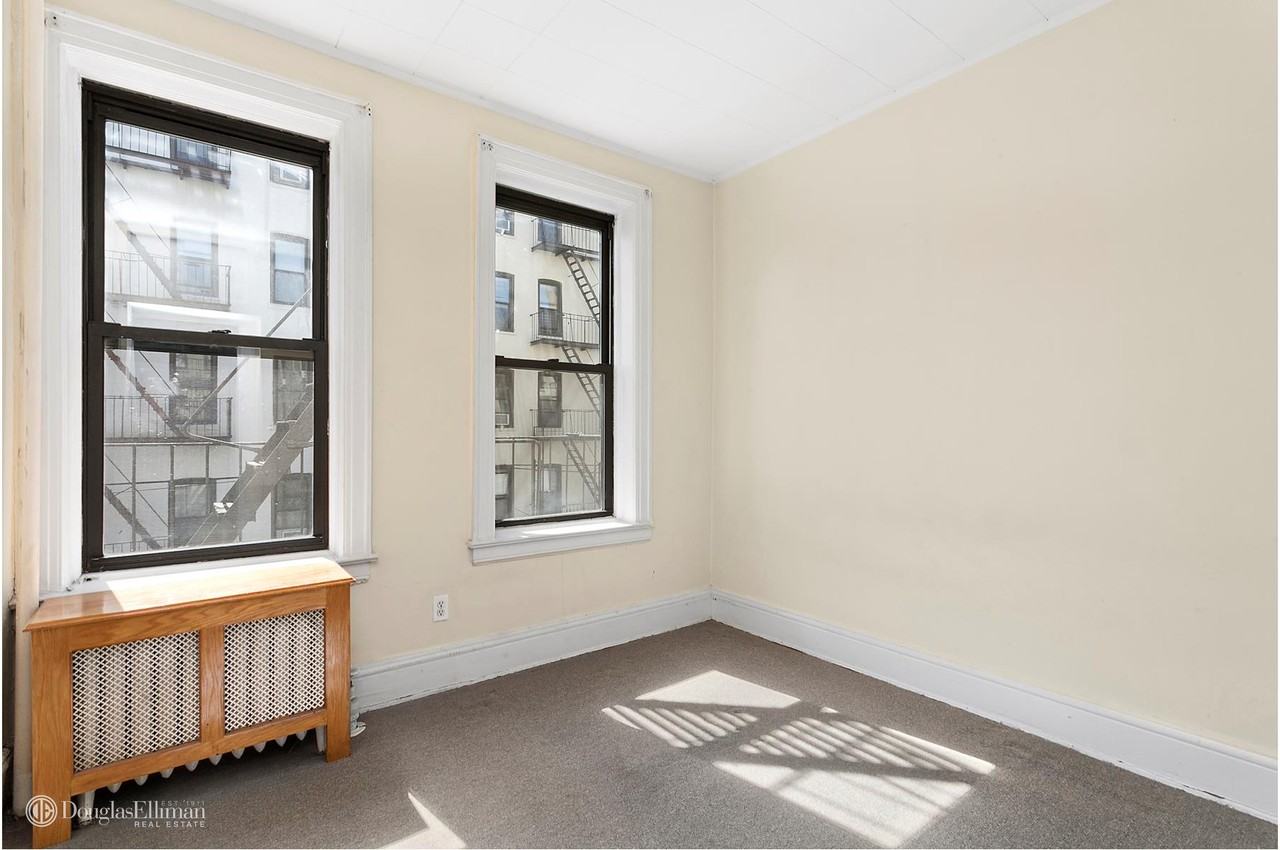 31-53 33rd St #2R - Photo 3 of 4