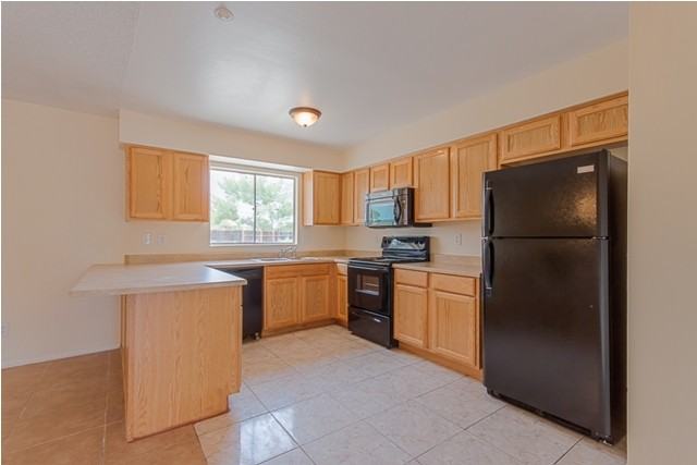 9912 N 87th Ave - Photo 3 of 14