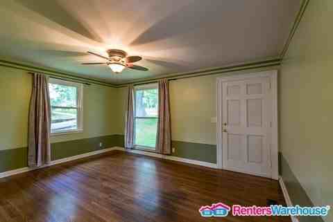 527 Westcrest Dr - Photo 2 of 17