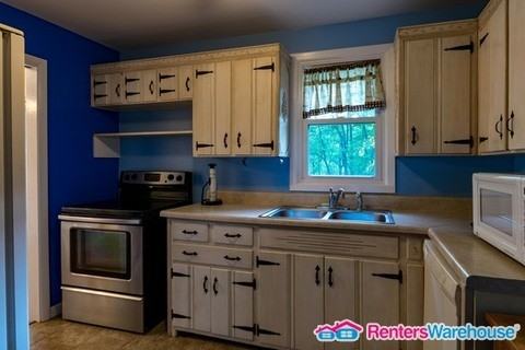 527 Westcrest Dr - Photo 3 of 17