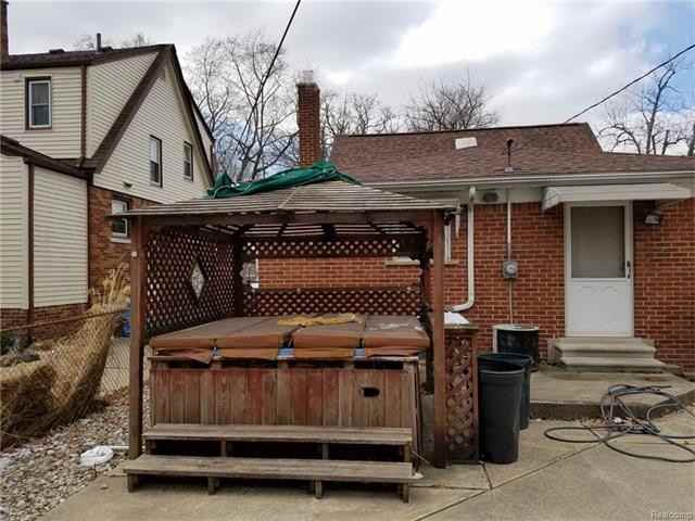 2131 Cornell St - Photo 2 of 16