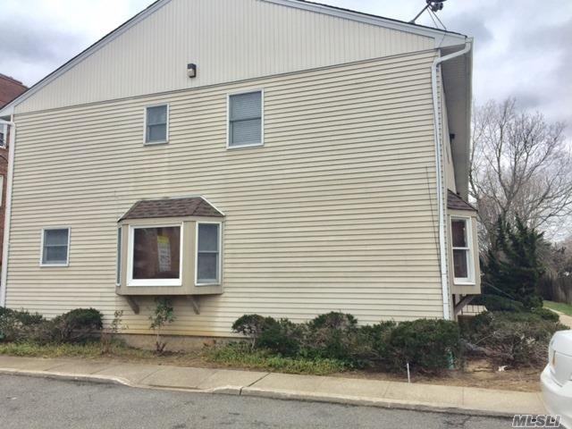 688 Merrick Rd - Photo 3 of 13