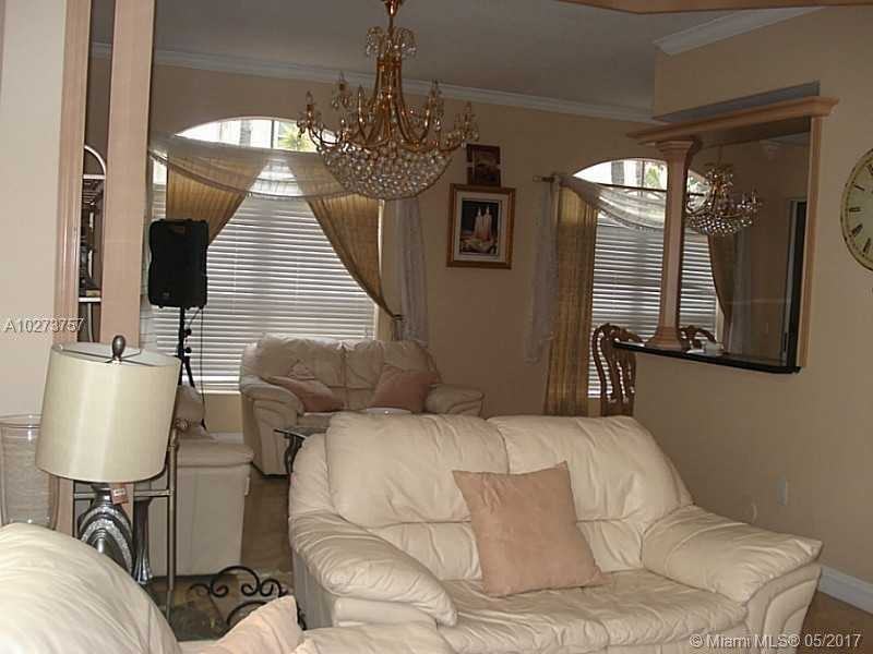 3206 NE 212th St - Photo 3 of 8