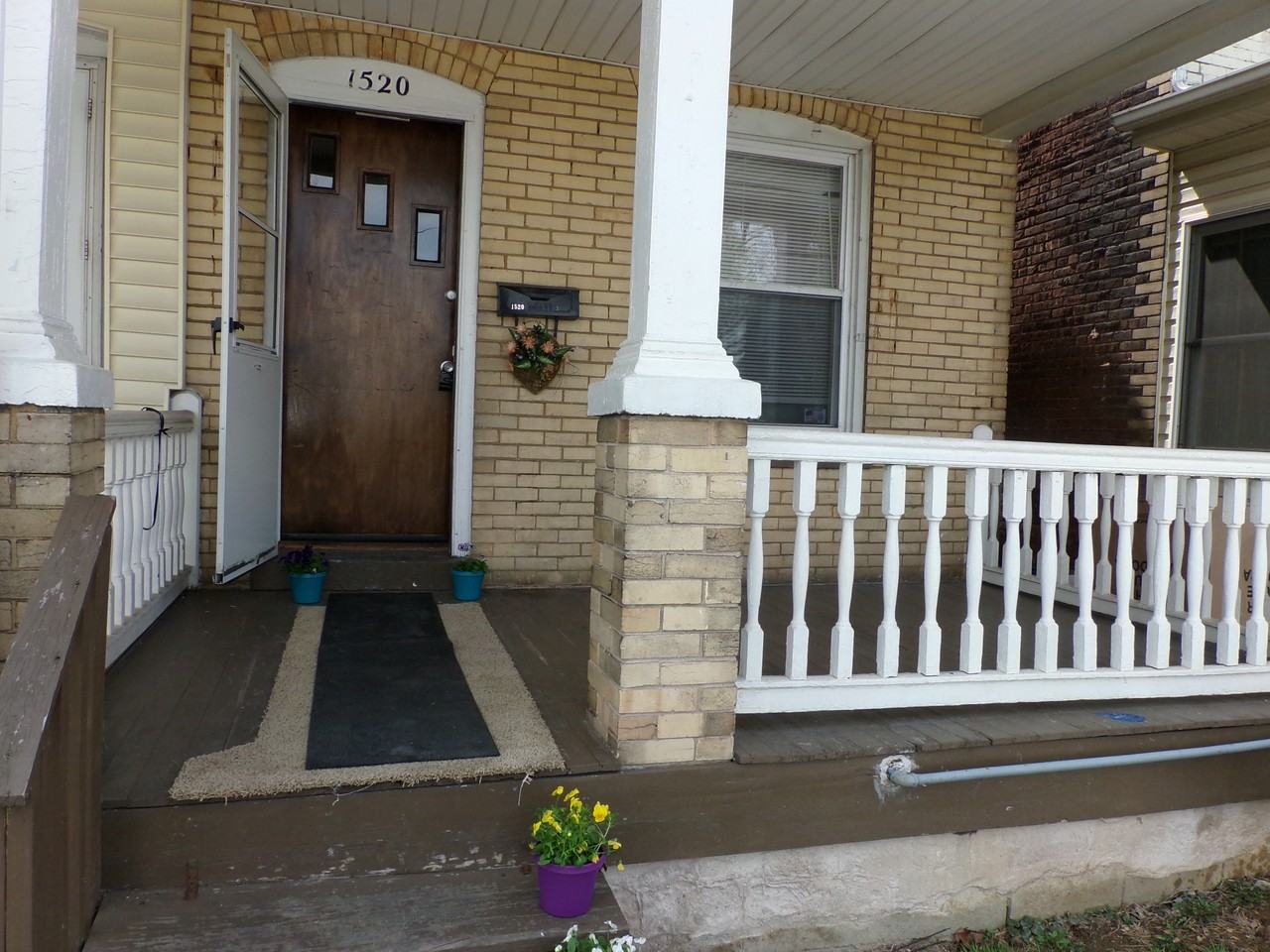 1520 Ferry St - Photo 2 of 44