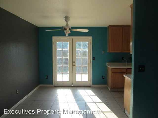 7905 Crabapple Ct - Photo 3 of 14
