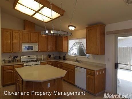 1633 Thomas Taylor Dr - Photo 3 of 13