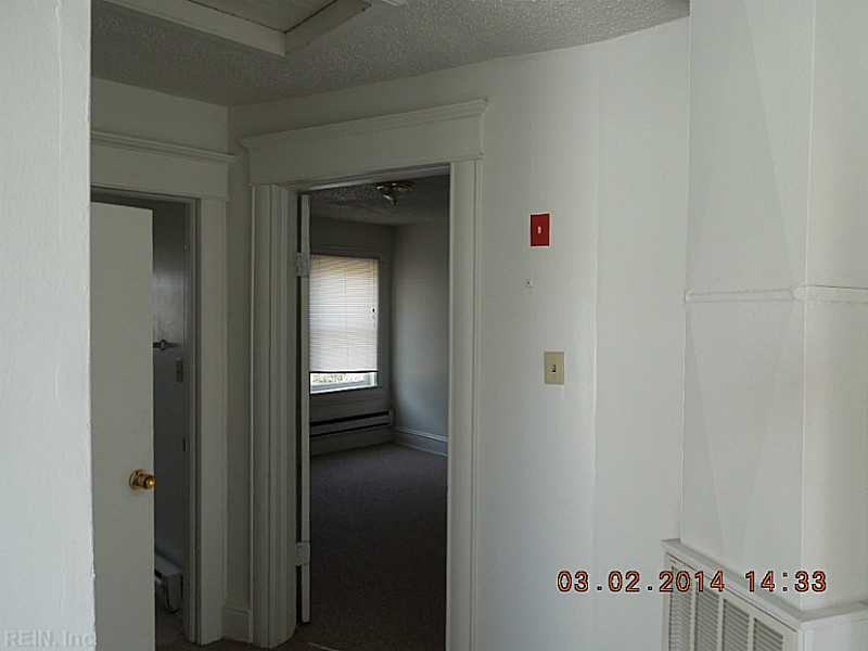 714 Thayor St #B - Photo 3 of 14