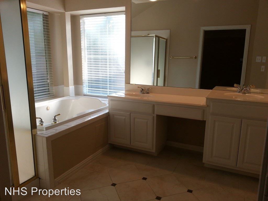 3521 Stone Creek Ln S - Photo 3 of 16