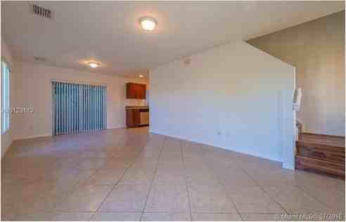 324 NW 3rd St #G - Photo 3 of 8