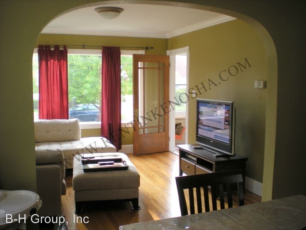 6205 34th Ave - Photo 2 of 14