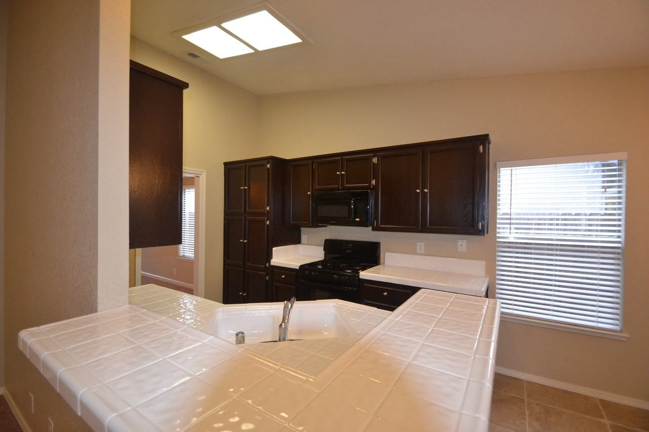 8132 Pine Oaks Ct - Photo 2 of 7