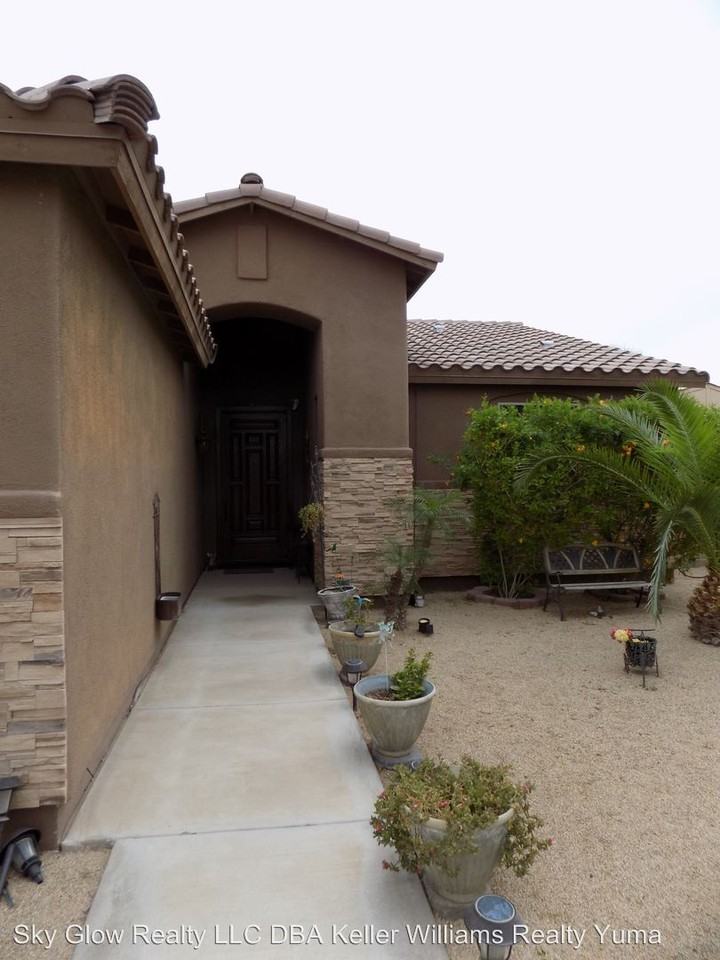 5883 E 27th Pl - Photo 2 of 31