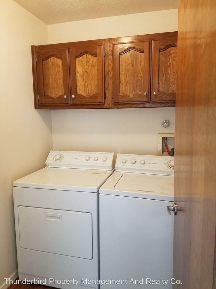 4817 Manitoba Ct NE - Photo 3 of 6