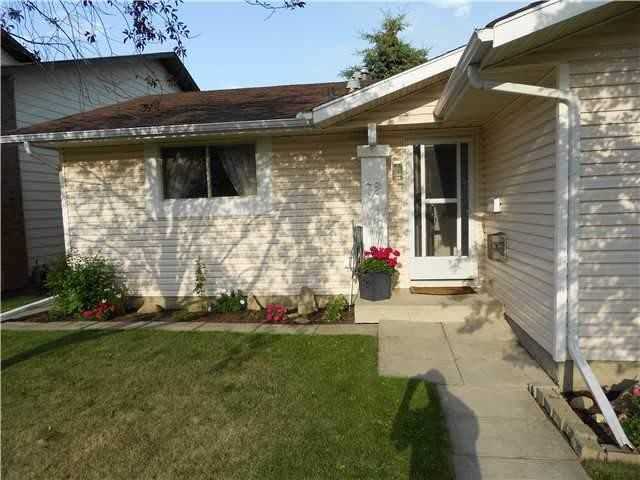 72 Strathcona Close SW - Photo 2 of 11