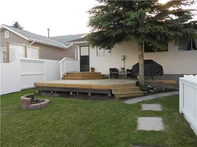 72 Strathcona Close SW - Photo 3 of 11
