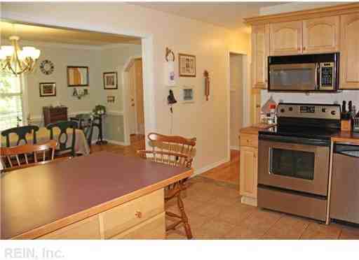 4938 Rosewell Dr - Photo 3 of 14