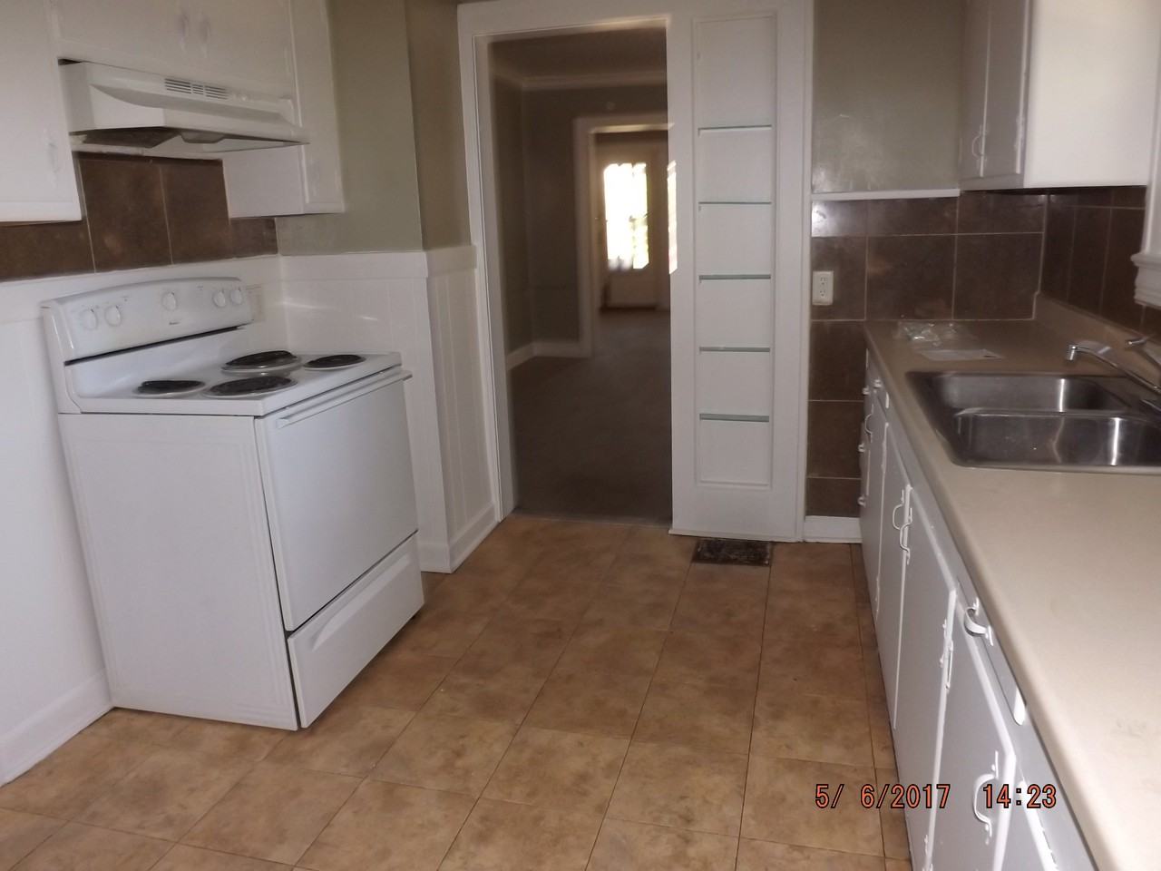 340 S Elmwood Ave - Photo 3 of 10