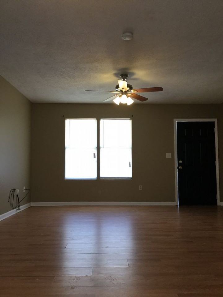 119 Hickory Ln - Photo 2 of 12
