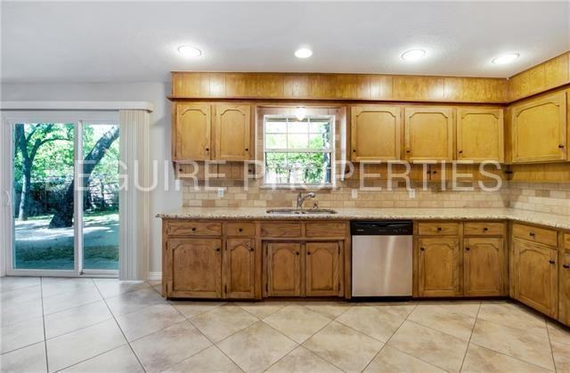 809 Wade Dr - Photo 3 of 20