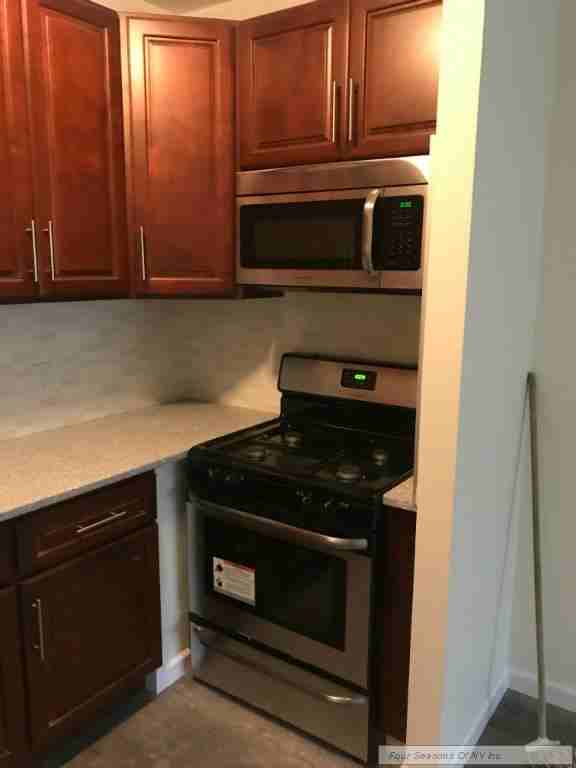 1447 Dekalb Ave #3R - Photo 3 of 6