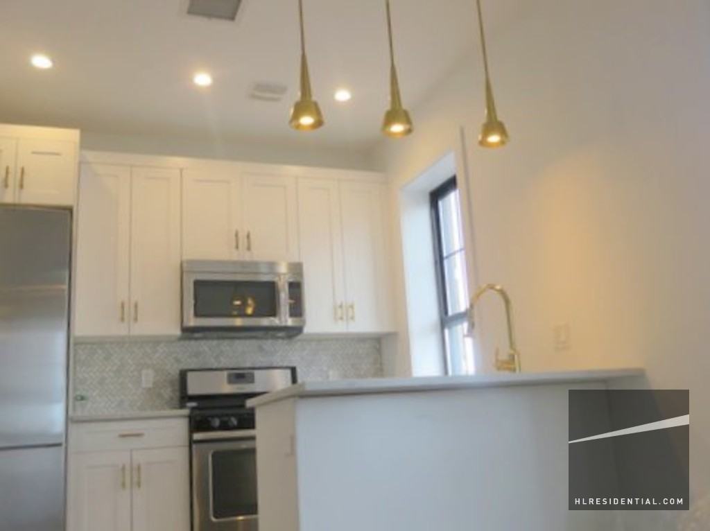 911 Flatbush Ave - Photo 3 of 6