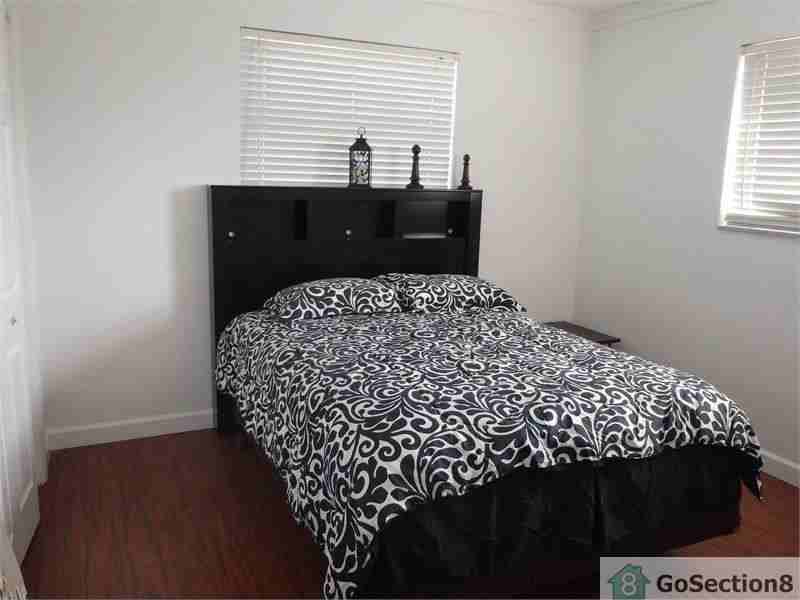 5511 Garfield St - Photo 3 of 6