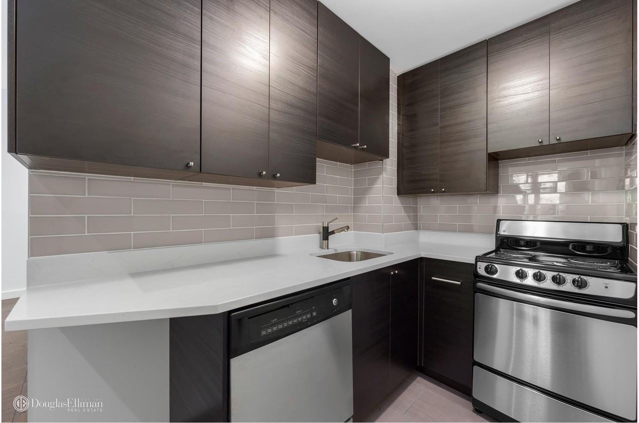 358 W 30th St #1B - Photo 2 of 6