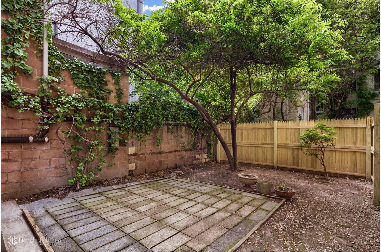 358 W 30th St #1B - Photo 3 of 6