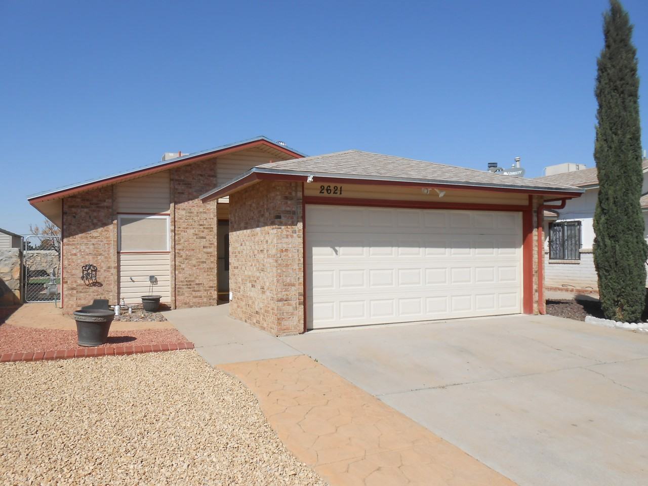 2621 Lake Victoria Dr - Photo 2 of 30