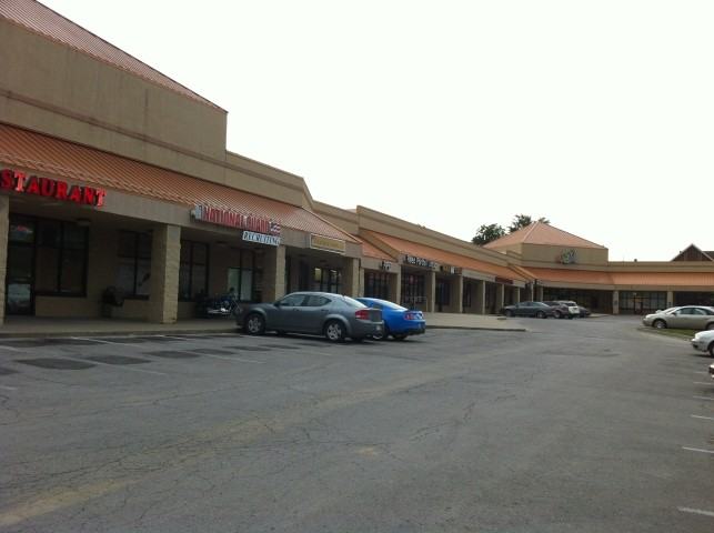 7835 N Oak Trafficway - Photo 3 of 4