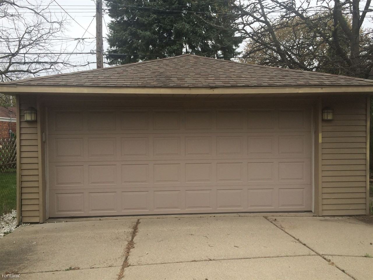 3760 Lincoln St - Photo 3 of 8