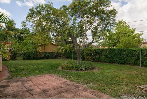 220 SW 51st Ct - Photo 3 of 8