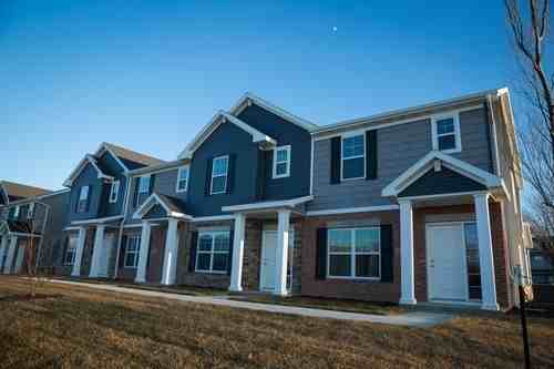 1301 N Dodge St - Photo 3 of 8