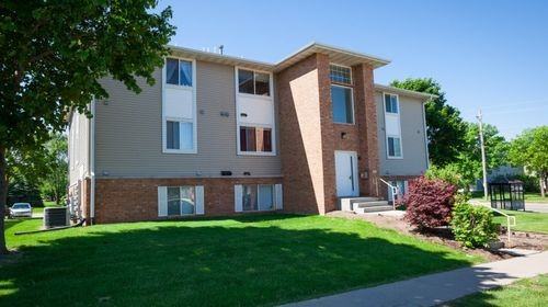 801 Cross Park Ave - Photo 2 of 8